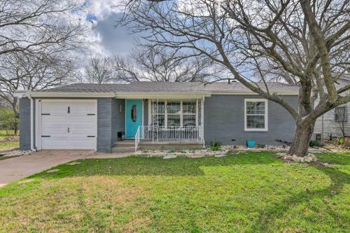 Cozy Home With Fire Pit 3 Mi To Lake Whitney!