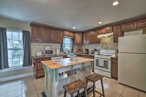 Cozy Home With Fire Pit 3 Mi To Lake Whitney!