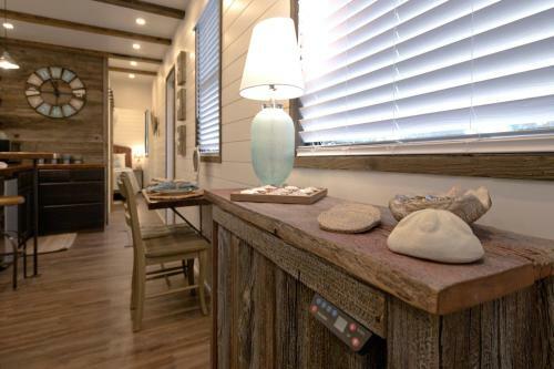 Container Tiny Home 12 Min To Magnolia Silos And Baylor