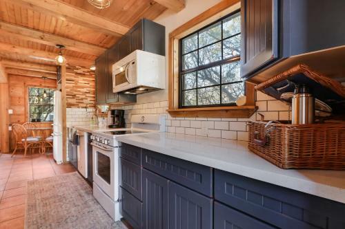 Cabin At Blue Hole