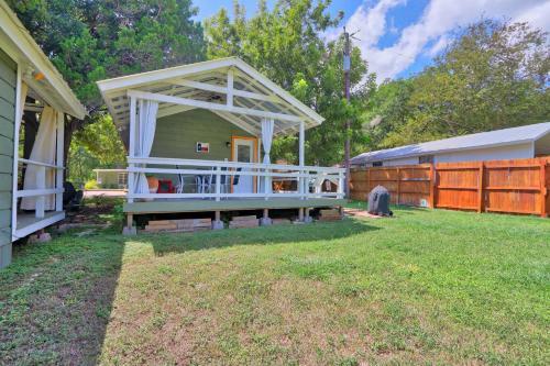Creekside Cabins- The Texan