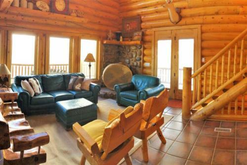 Red Rock Ranch Log Cabin: Large, Fully Furnished