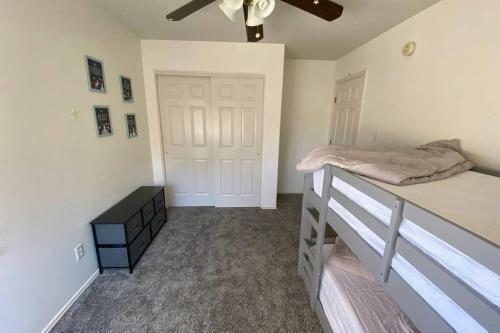 City/mountain Views, Spacious, Near-everything Home
