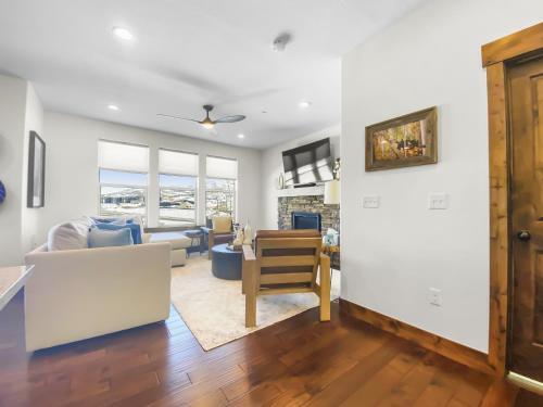 906 W, Abigail Home