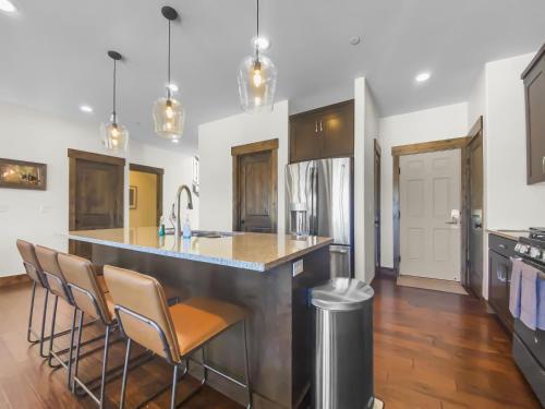 906 W, Abigail Home