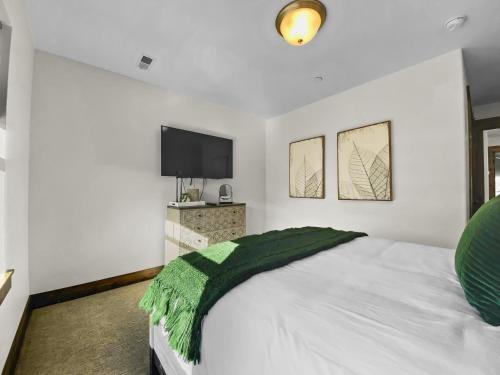 906 W, Abigail Home