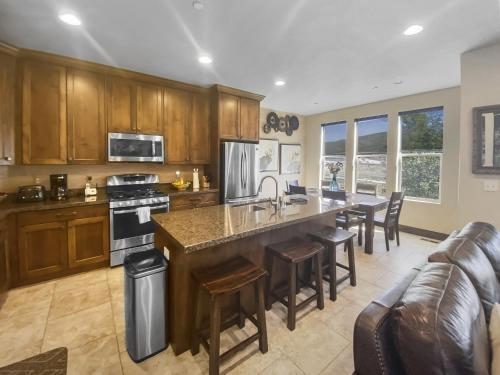 958 W Abigail Home