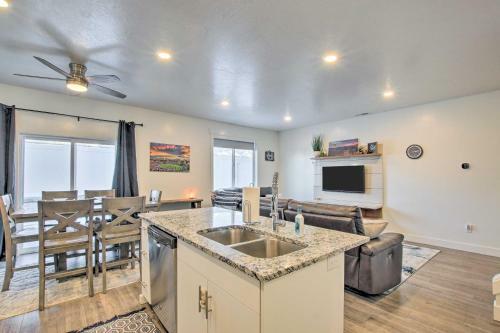 Stunning Providence Townhome About 4 Mi To Usu!