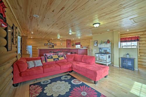 Rustic Cabin Near Palisade State Park With Deck!