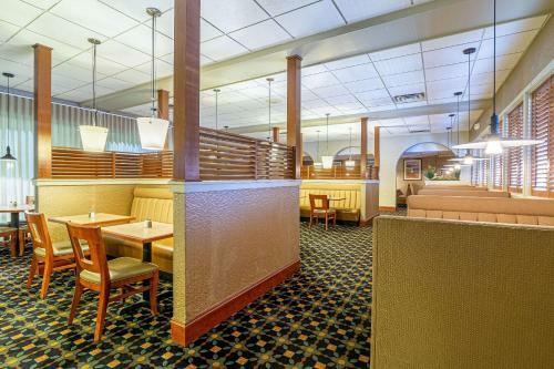 Hotel Holiday Inn Riverside Minot