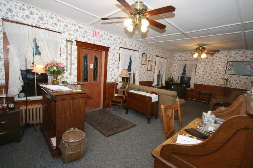Bed & Breakfast Spruce Lodge Llc