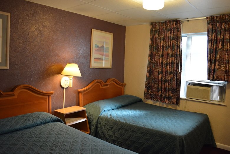 Royal Court Motel
