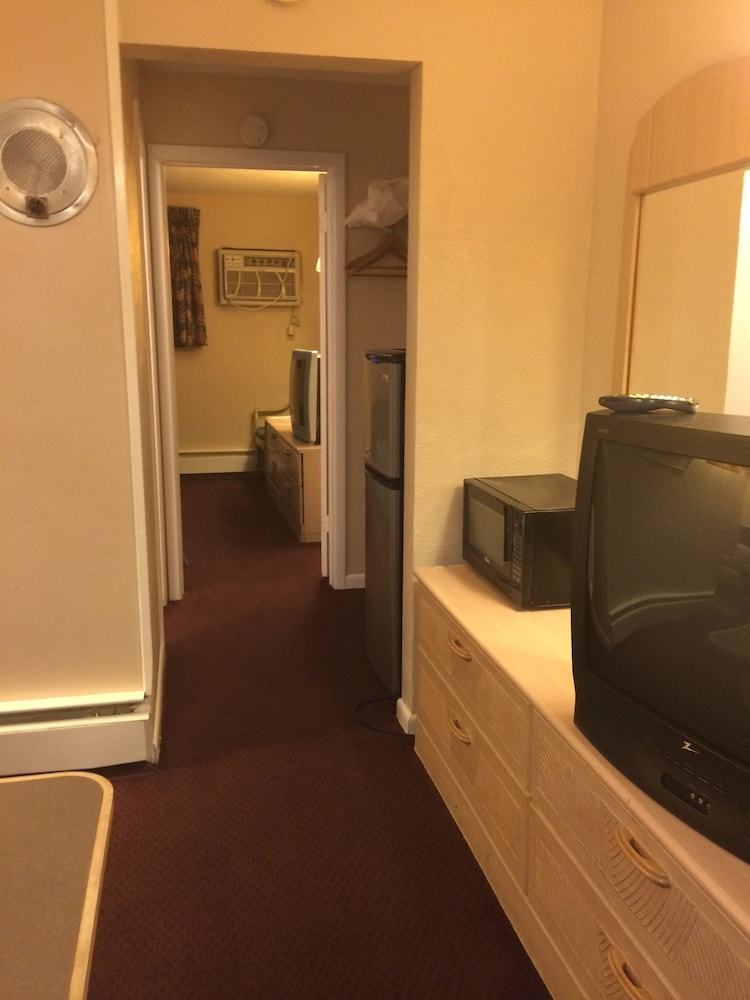 Royal Court Motel