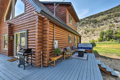 Beautiful Oakley Cabin With Private Hot Tub And Views!