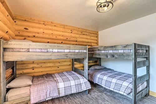 Beautiful Oakley Cabin With Private Hot Tub And Views!