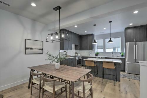 Chic And Sunny Provo Townhome With Rooftop Deck!