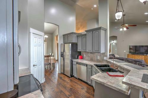 Elegant Smithfield Home With Backyard - 6 Mi To Usu!