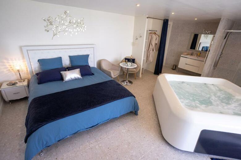 Hostal Suite Love Spa Piscine Vue Mer 1