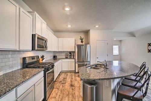 Updated Family Home With Yard 6 Mi To Seaworld