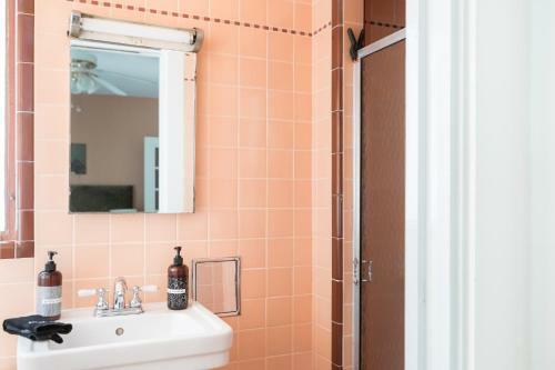 Wanderjaunt - Lonestar - 3br Home - Midtown