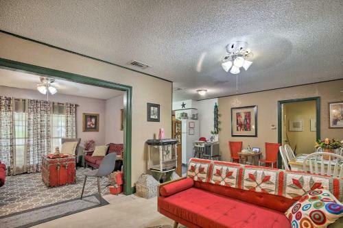 Unique Vintage Hideaway Less Than 6 Miles To Lackland Afb!