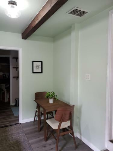 Hostal Conveniently Located San Antonio Getaway