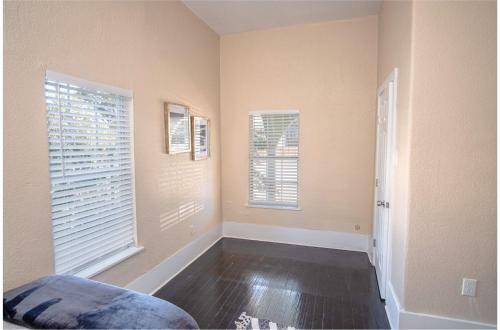 3 Br1 Ba Remodeled Home Near Downtown
