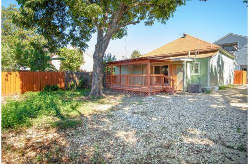 3 Br1 Ba Remodeled Home Near Downtown