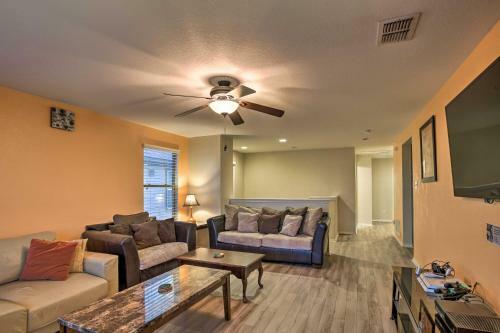 Pet-friendly Getaway With Yard About 4 Mi To Seaworld!