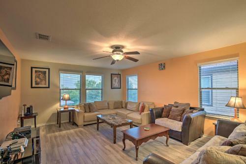 Pet-friendly Getaway With Yard About 4 Mi To Seaworld!
