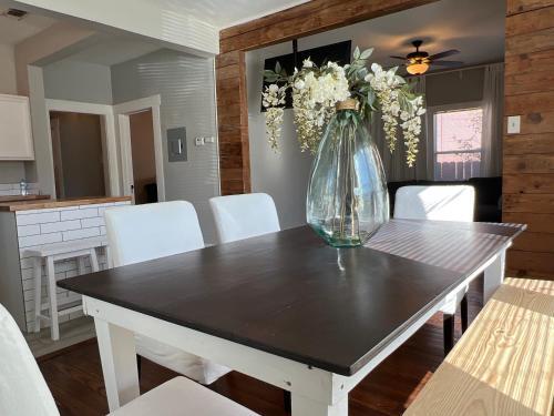 Cozy Downtown Home 2 Miles From Riverwalk Sleeps 7