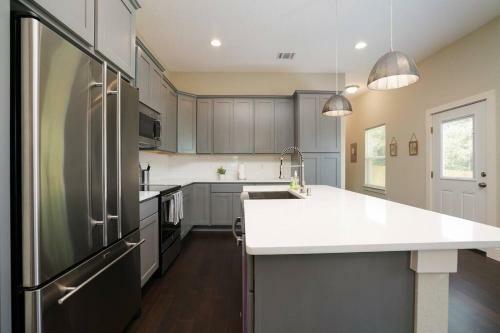 Spacious, Sleeps 6, St Phillips, King Bed
