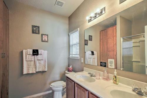 San Antonio Abode Near Golf, Shops And Dining!