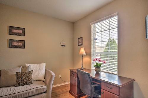 San Antonio Abode Near Golf, Shops And Dining!
