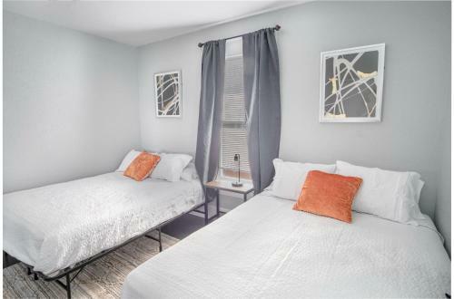 Wonderful 3 Br 2 Ba Near Downtown