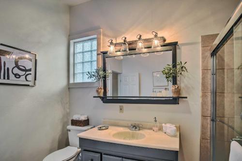 San Antonio Home 1 Mi To Alamo And River Walk!