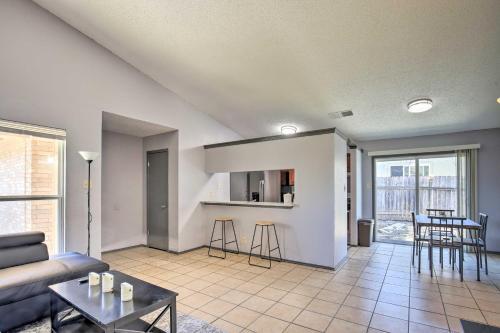 San Antonio Abode With Yard 17 Mi To Downtown!