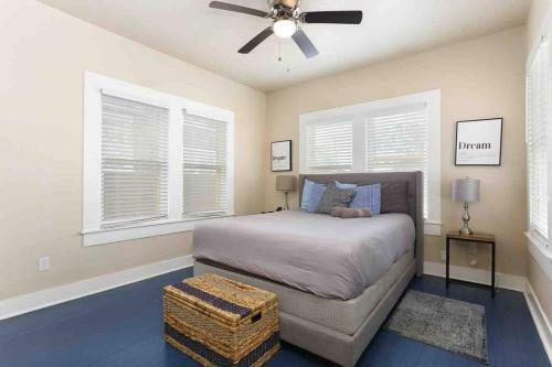 Two Houses Riverwalk Room For All Private Pool