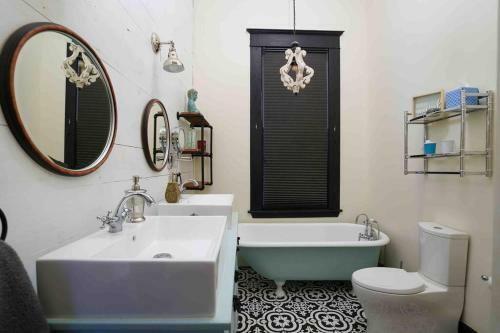 Two Houses Riverwalk Room For All Private Pool