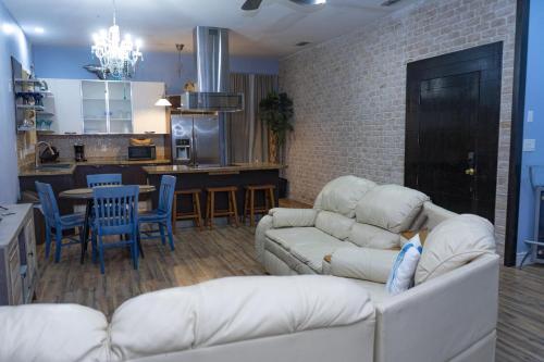 2-level Townhome With Rooftop Patio - Esperanza Villas 4