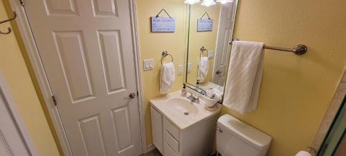 Brand New Inside With Fun Pool - San Francisco Unit 6 Home