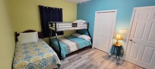 Brand New Inside With Fun Pool - San Francisco Unit 6 Home
