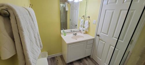 Brand New Inside With Fun Pool - San Francisco Unit 6 Home
