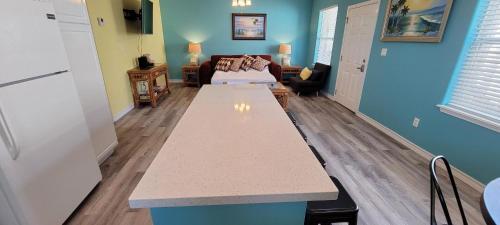 Brand New Inside With Fun Pool - San Francisco Unit 6 Home