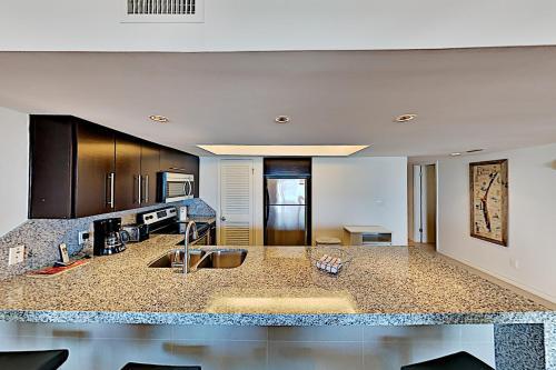 Suntide III Condos VII