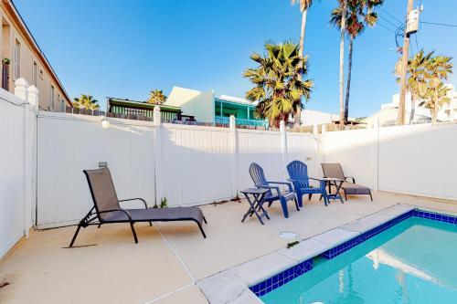 Island Escape & Huisache Townhome