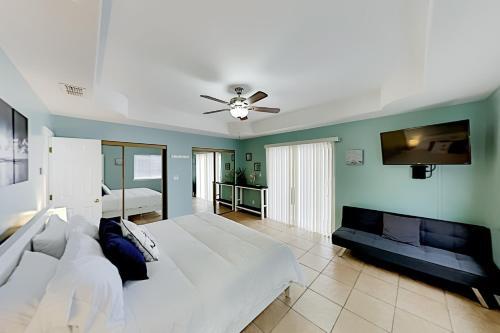 Island Escape & Huisache Townhome