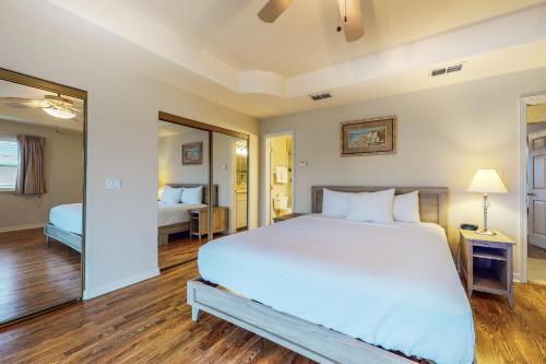 Island Escape & Huisache Townhome