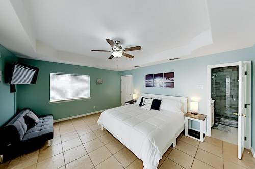 Island Escape & Huisache Townhome