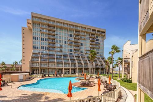 Fully Renovated Condo Steps From The Beach With Ocean View Balcony